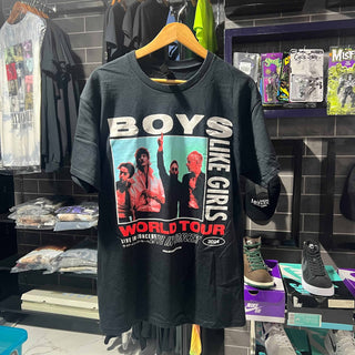 BOYS LIKE GIRLS Tour Tshirt (Black)